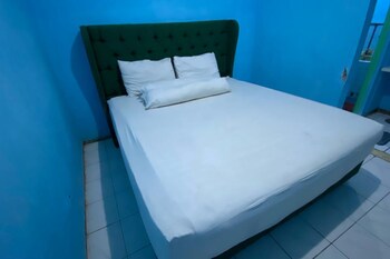 spot on 93832 lies kostel syariah