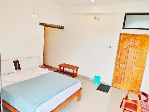 Hampi Delmont Resort,,3 star