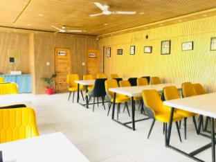 Eden Rock River Resort,,2 star