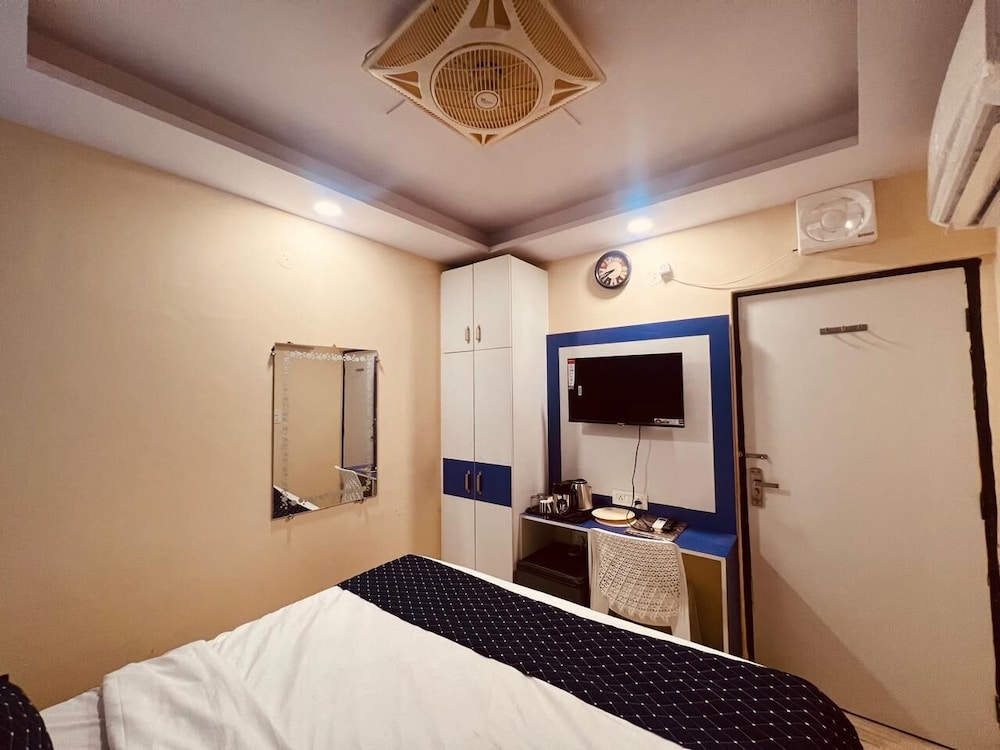 hotel metro view adarsh nagar metro