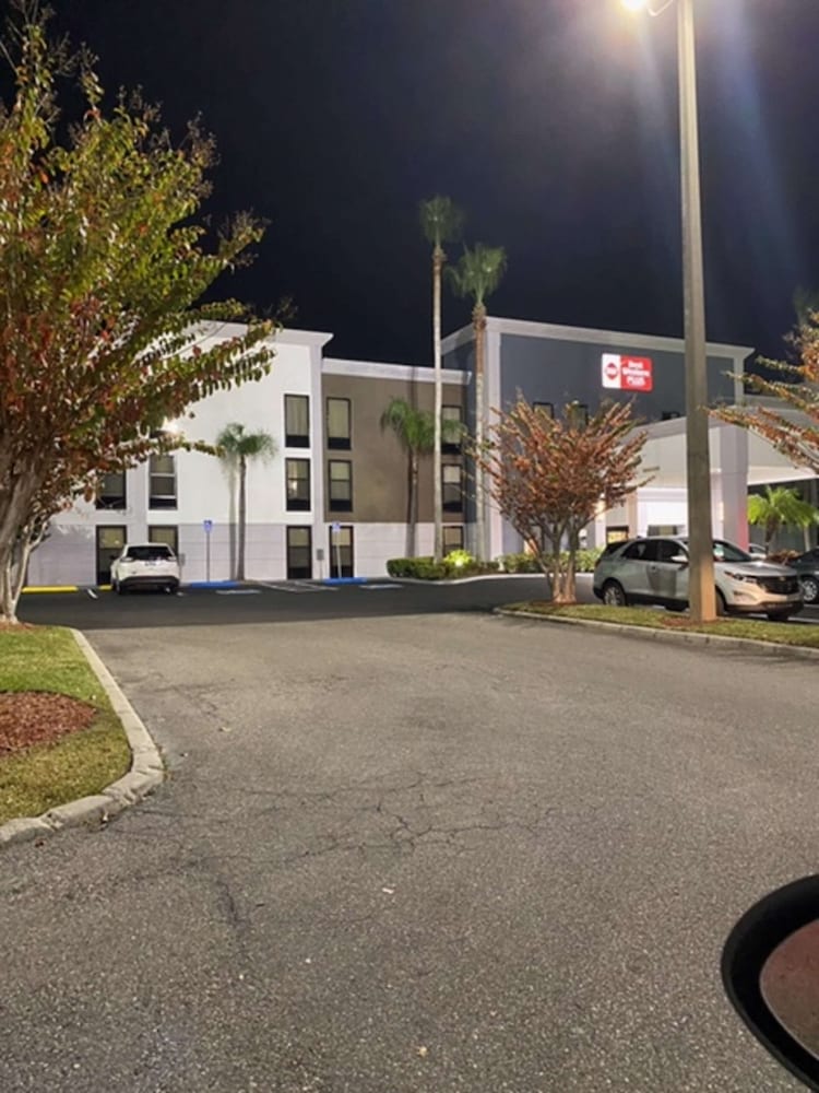 best western plus universal inn
