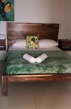 emerald luxe suites