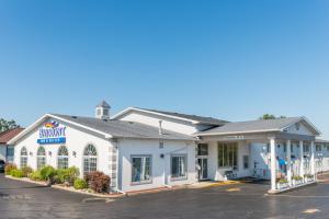 Baymont By Wyndham Osage Beach,Camden>>Bowling Green,2.5 star