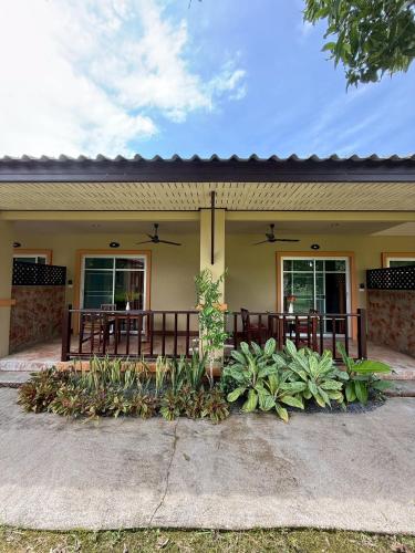 Sweet Mango Khaolak,,2 star