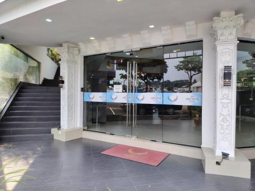 the ardens hotel nong chik