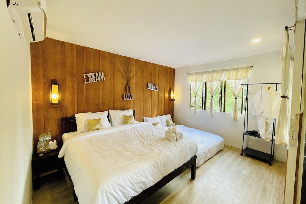 monruamsuk homestay cafe and bistro