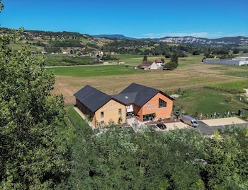 Hotel Le Belmont - Brasserie Du Guiers,40 Chem. Du Plan,3 star
