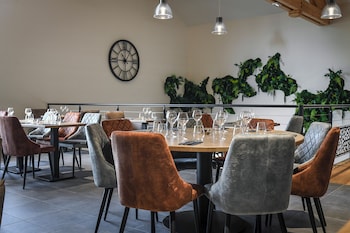 Hotel Le Belmont - Brasserie Du Guiers,40 Chem. Du Plan,3 star
