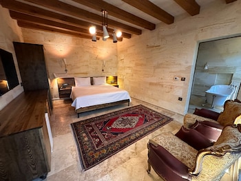 hira cave hotel