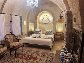hira cave hotel