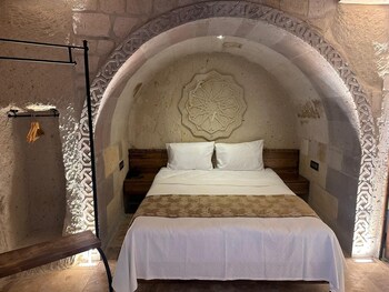 hira cave hotel
