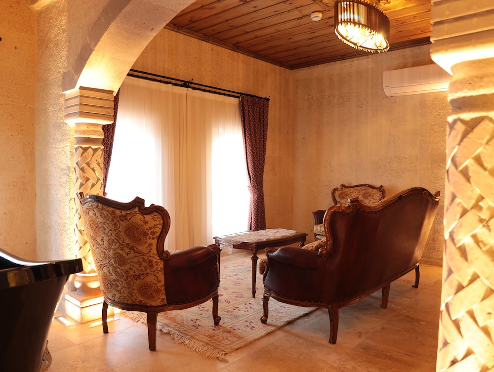 hira cave hotel