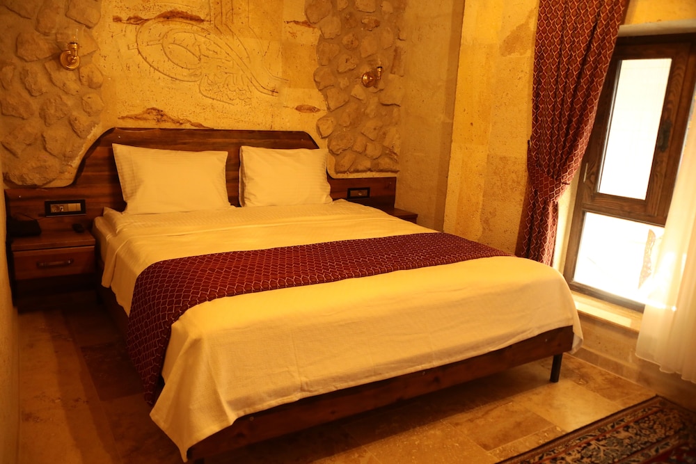 hira cave hotel