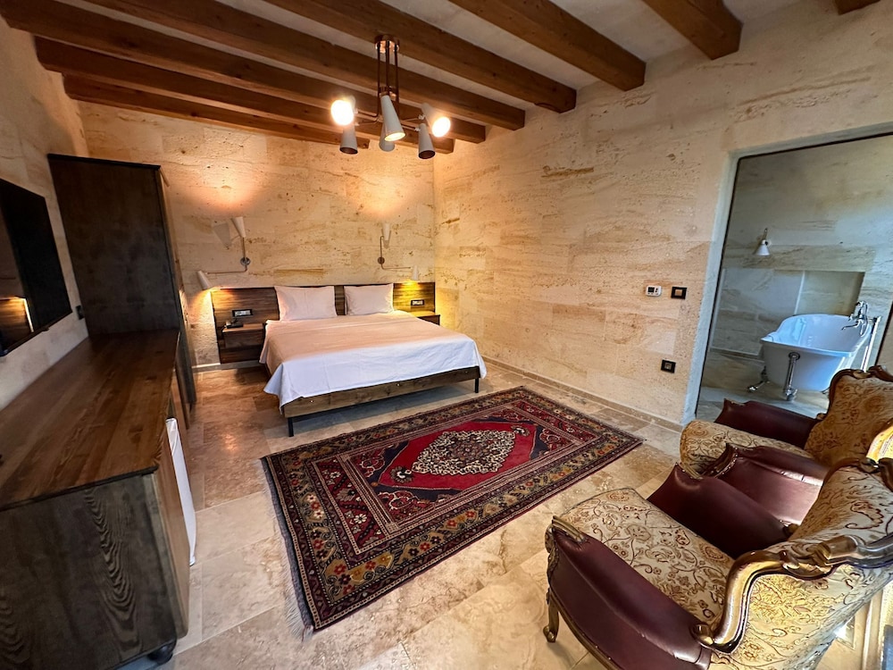 hira cave hotel