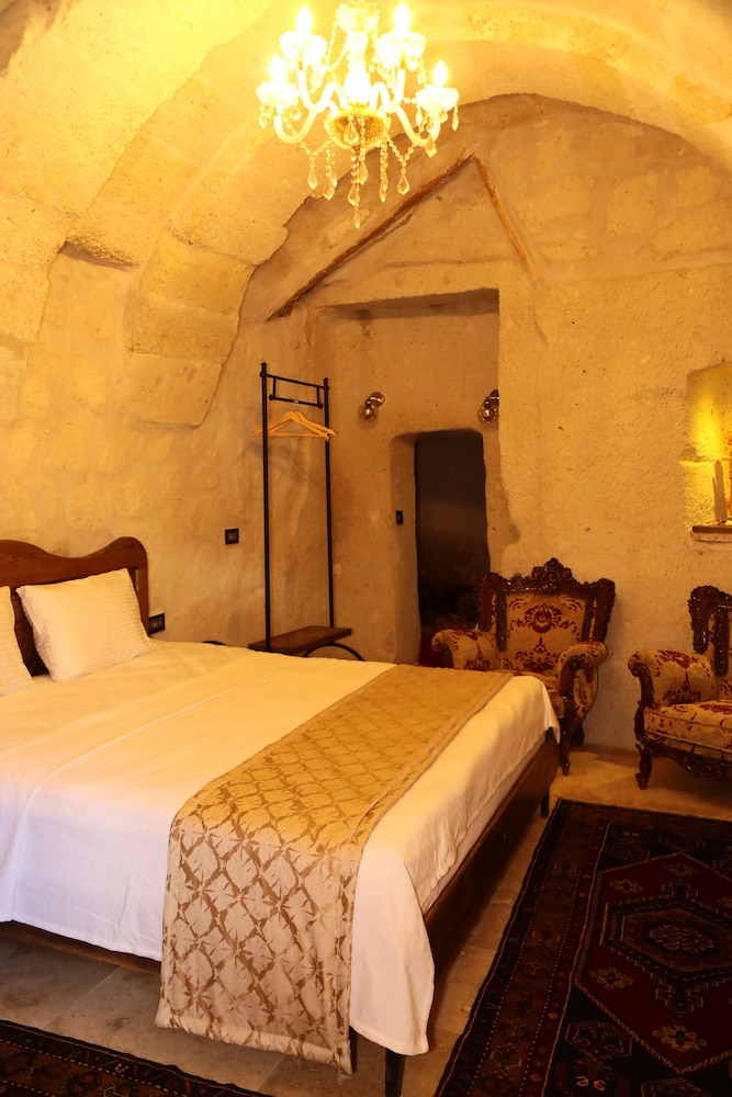 hira cave hotel