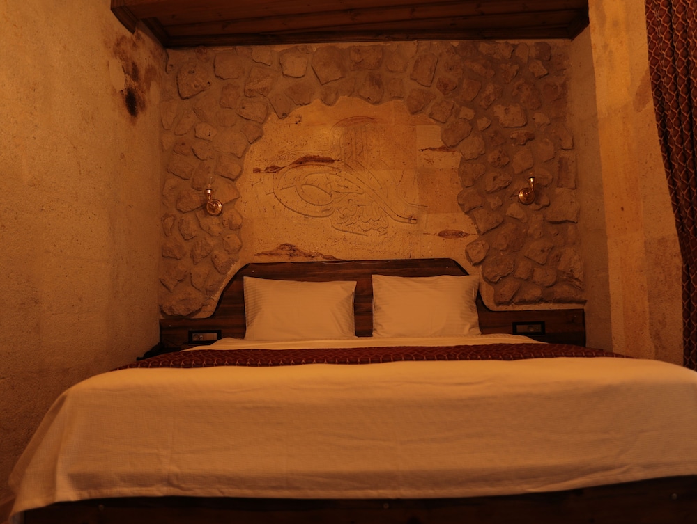 hira cave hotel
