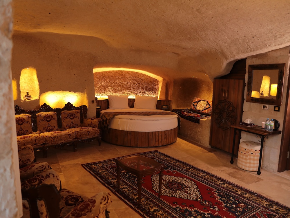 hira cave hotel