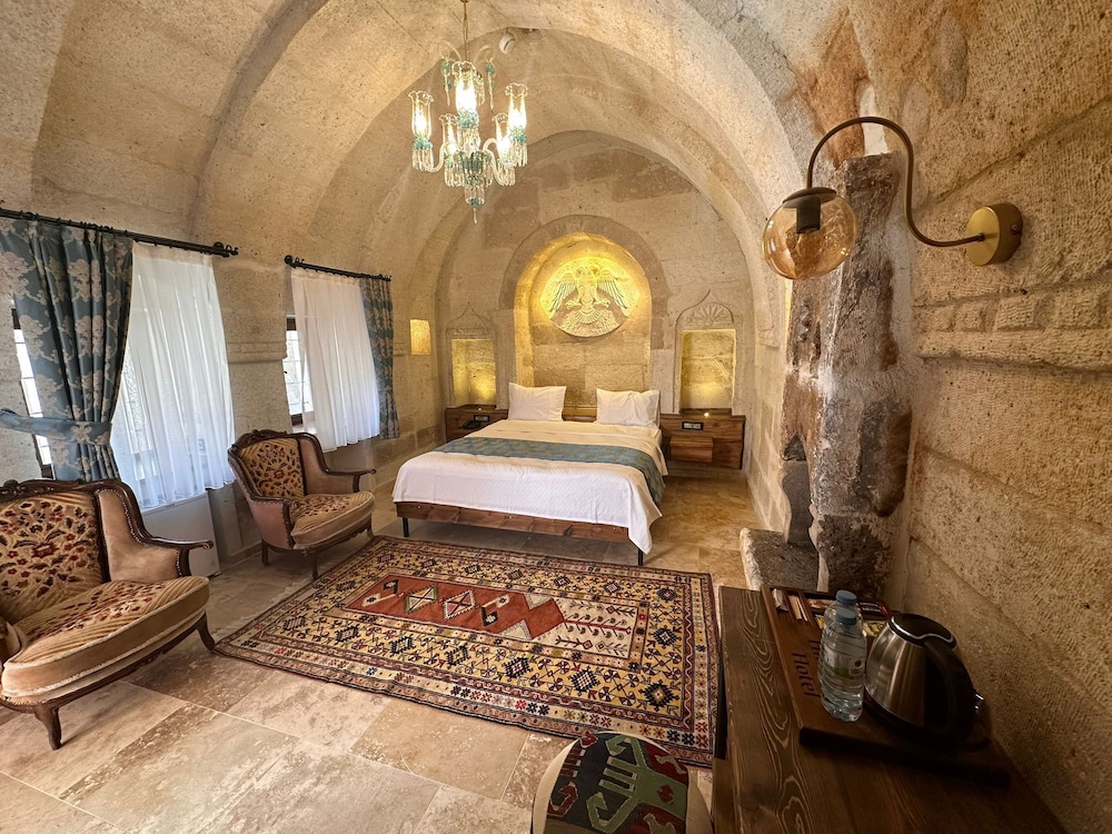 hira cave hotel