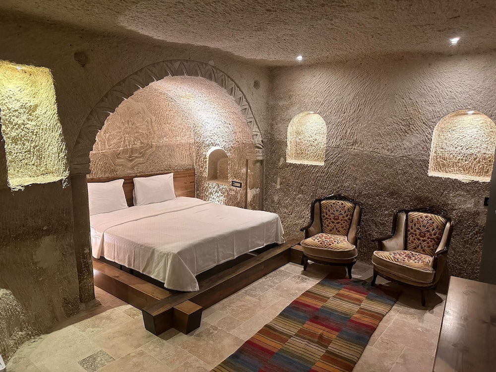 hira cave hotel