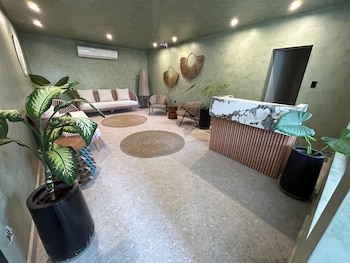 bali posh hotel pr