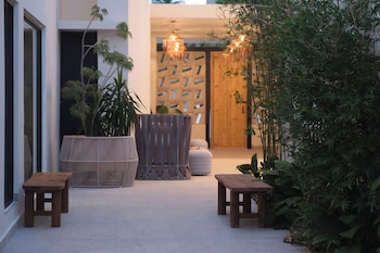 bali posh hotel pr