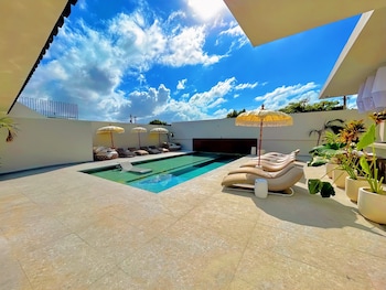 bali posh hotel pr