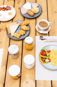 ennea muses rooms and suites