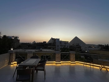 pyramids heritage inn