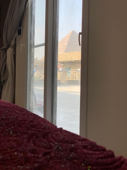 pyramids heritage inn