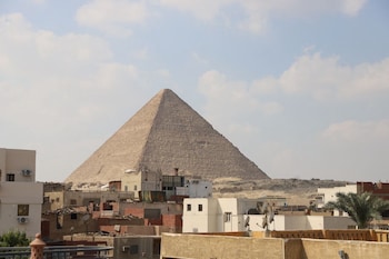 pyramids heritage inn