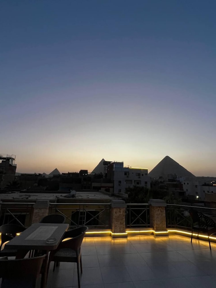 pyramids heritage inn