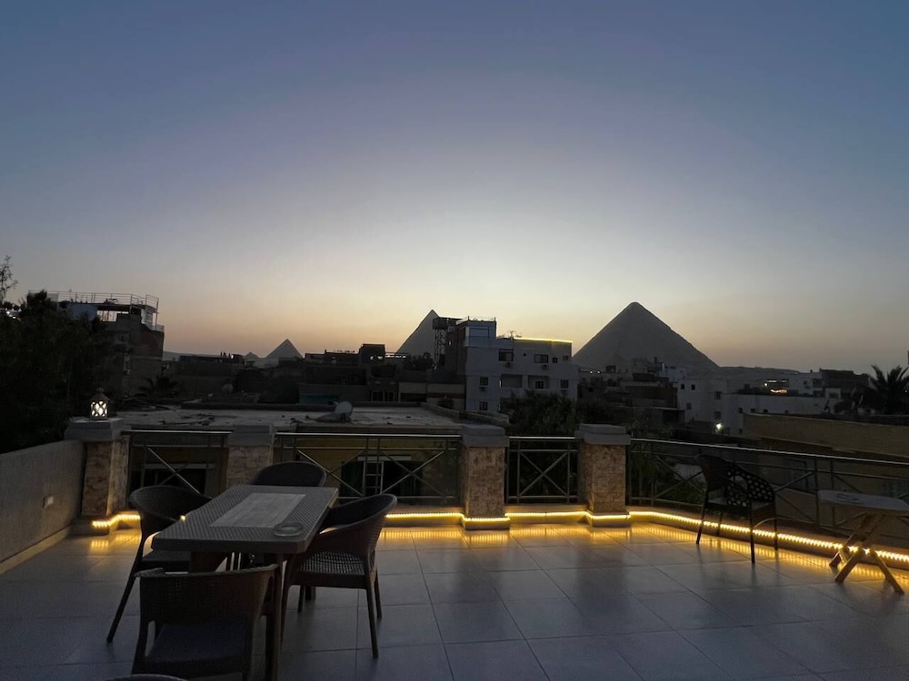 pyramids heritage inn
