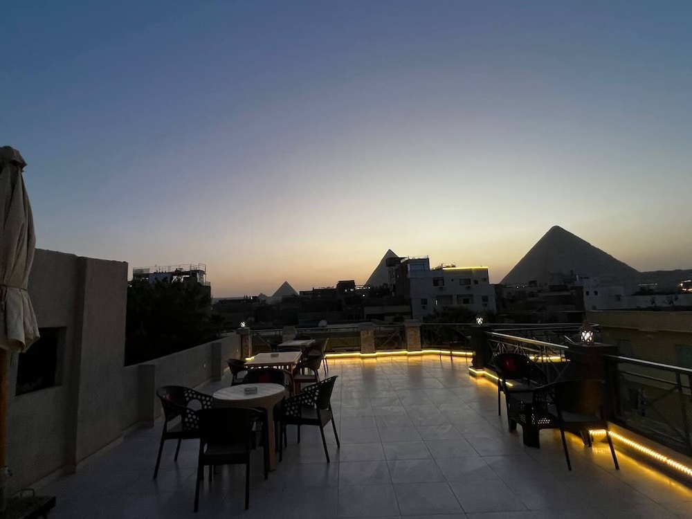 pyramids heritage inn