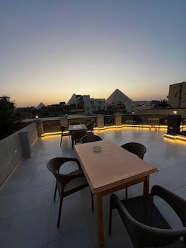 pyramids heritage inn