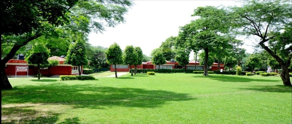 hermitage huts tourist resort