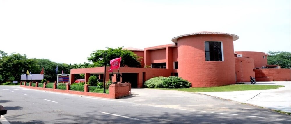 hermitage huts tourist resort