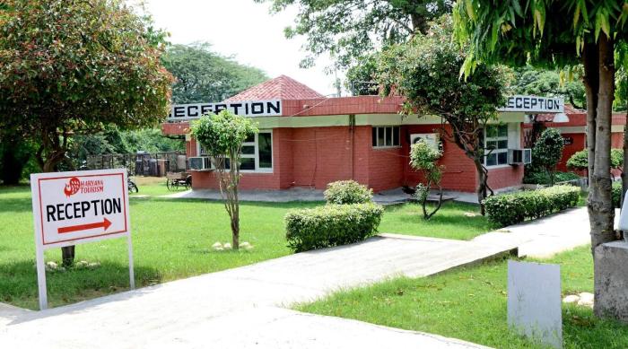 hermitage huts tourist resort