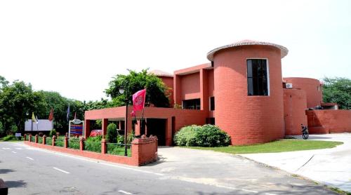 hermitage huts tourist resort