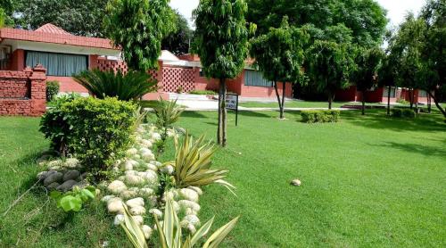 hermitage huts tourist resort