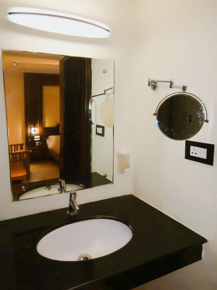 hotel madhuvan serai