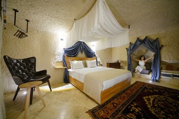 memories cave house