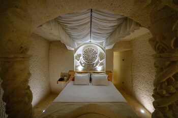 memories cave house