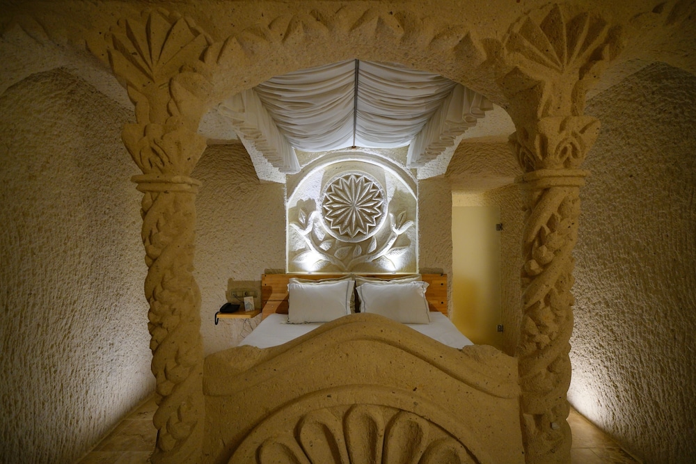 memories cave house