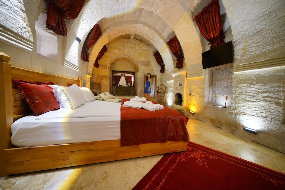 memories cave house