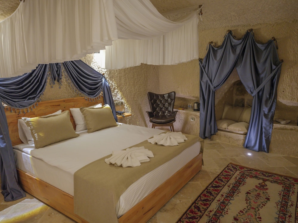 memories cave house