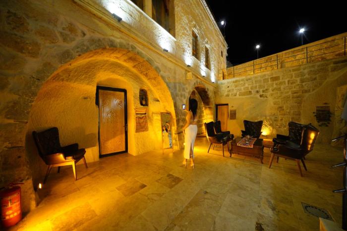 memories cave house