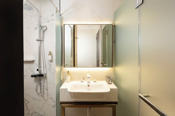 voyage kaohsiung by cosmos oasis