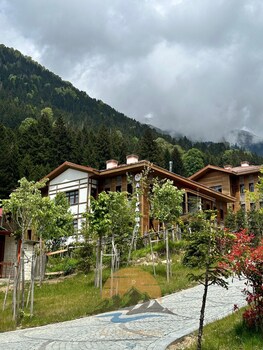 ayder altiparmak suit