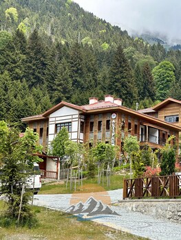 ayder altiparmak suit