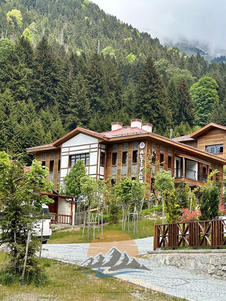 ayder altiparmak suit